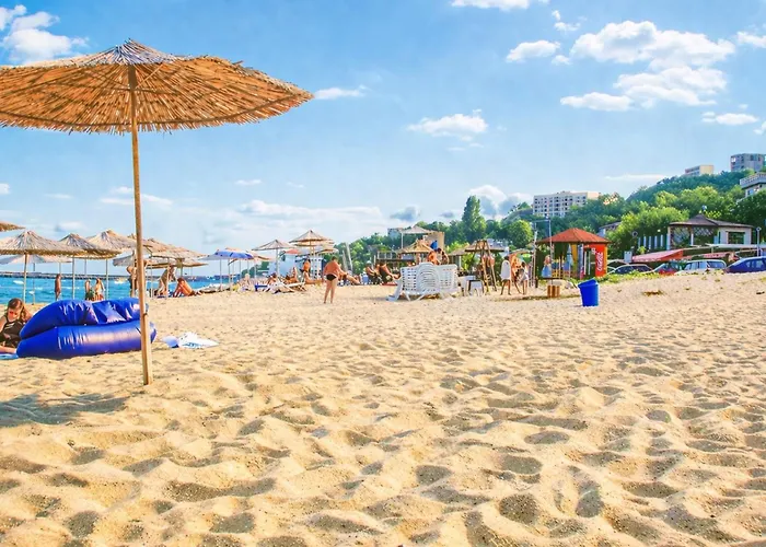 Cozy Nest With Glass Veranda ヴァルナ