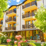 Cozy Nest With Glass Veranda Apartament