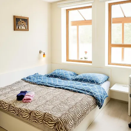 Cozy Nest With Glass Veranda アパート ヴァルナ