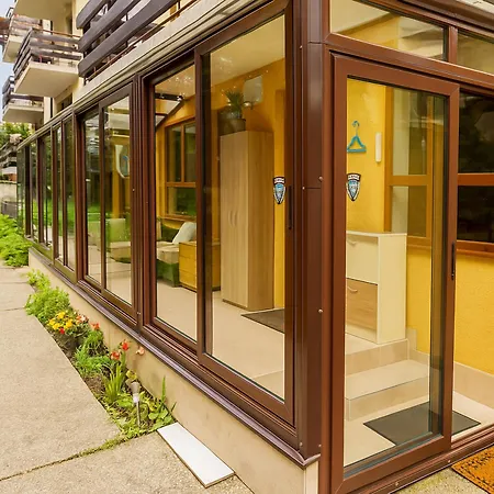 アパート Cozy Nest With Glass Veranda ヴァルナ