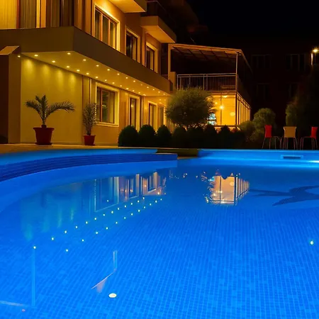 Cozy Nest With Glass Veranda *