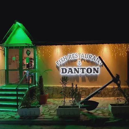 Cozy Nest With Glass Veranda ヴァルナ