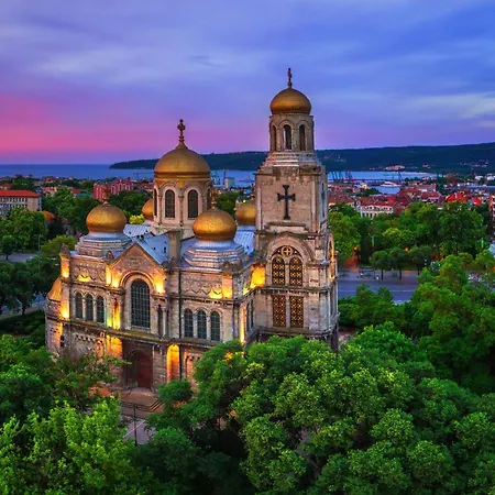 Cozy Nest With Glass Veranda アパート ヴァルナ