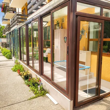 Cozy Nest With Glass Veranda Lejlighed *