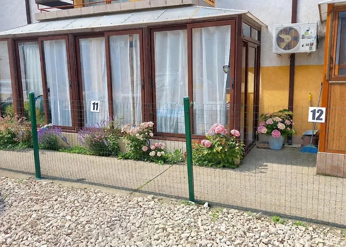 Apartment Cozy Nest With Glass Veranda